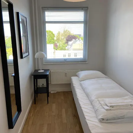Apartman Bright 2-bedroom At Sophisticated Frederiksberg *